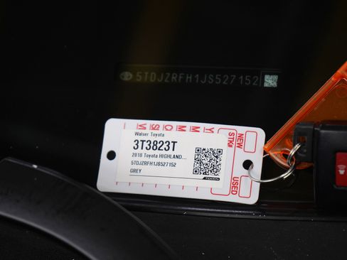 Used 2018 Toyota Highlander XLE image 29