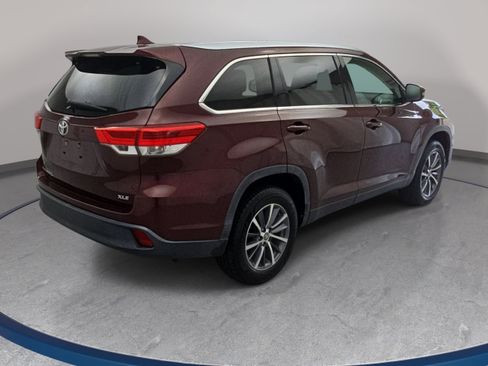 Used 2019 Toyota Highlander XLE FWD image 5