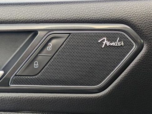 Used 2018 Volkswagen Tiguan SEL Premium image 4