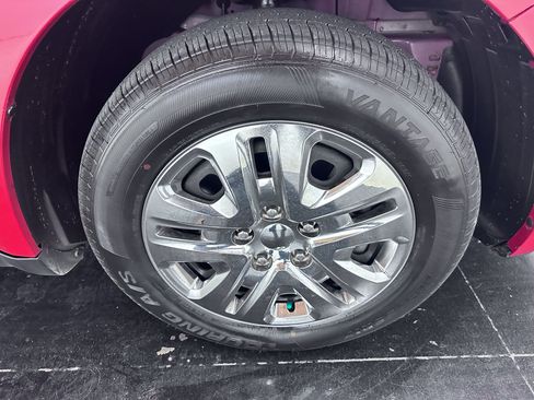 Used 2019 Dodge Journey SE FWD image 21