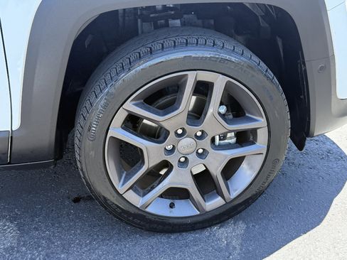 Used 2020 Jeep Renegade Altitude AWD/4WD image 28