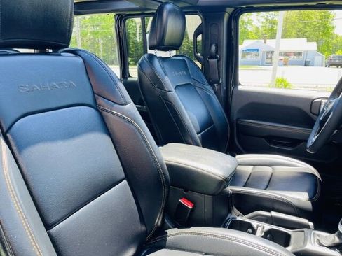 Used 2024 Jeep Wrangler Unlimited Sahara w/ Technology Group AWD/4WD image 14