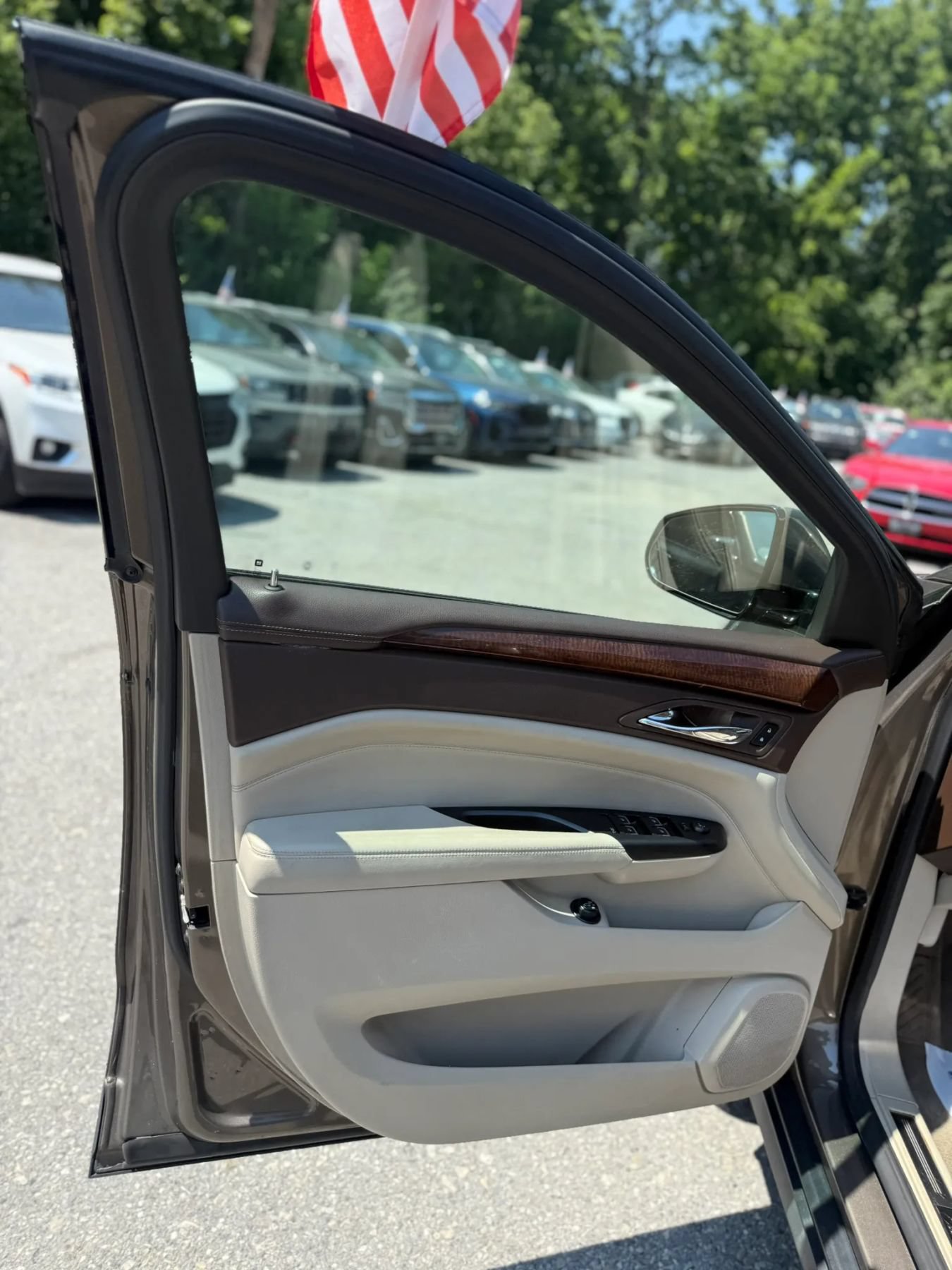 Used 2016 Cadillac SRX Luxury w/ Driver Awareness Package AWD/4WD image 11