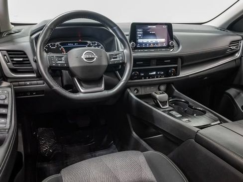 Used 2025 Nissan Rogue SV FWD image 7