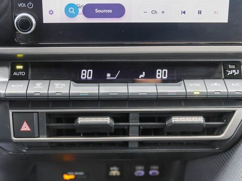 Used 2025 Toyota Camry SE image 21