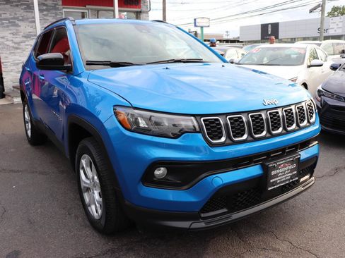 Used 2024 Jeep Compass Latitude AWD/4WD image 7