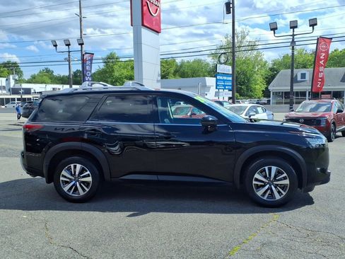 Used 2024 Nissan Pathfinder SL AWD/4WD image 4