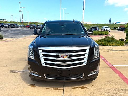 Used 2020 Cadillac Escalade ESV Luxury RWD image 3