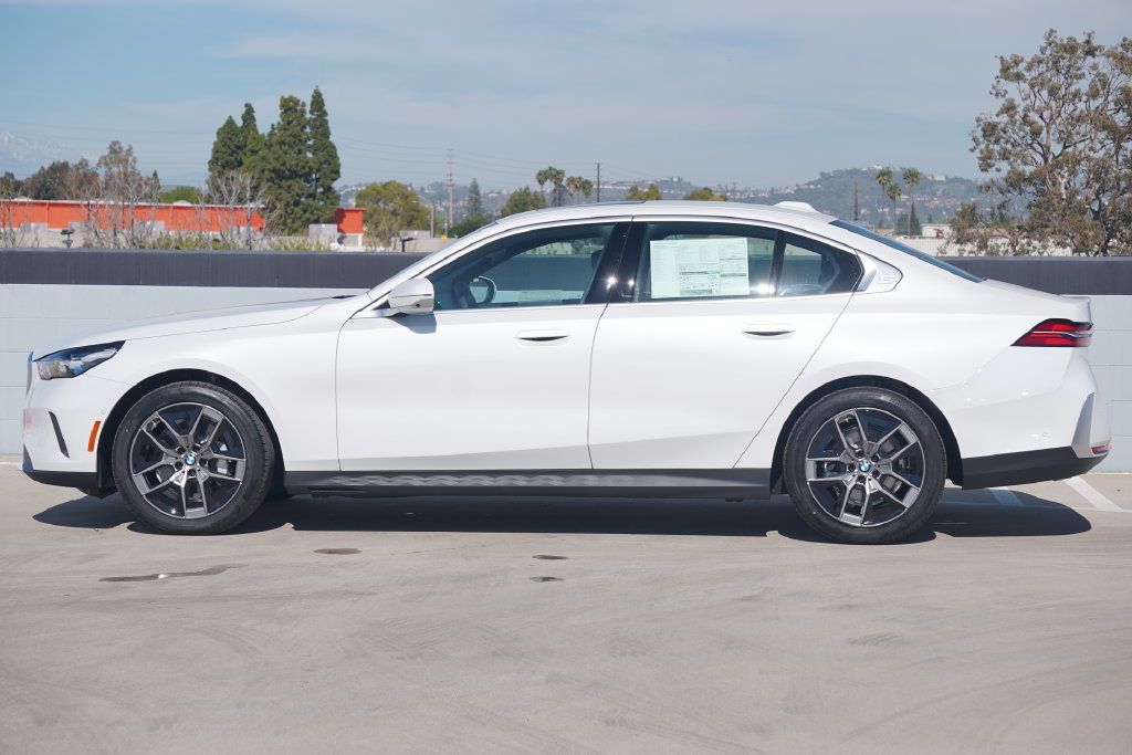 Used 2026 BMW 530i w/ Convenience Package RWD image 4