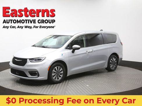 Used 2023 Chrysler Pacifica Touring-L FWD image 58