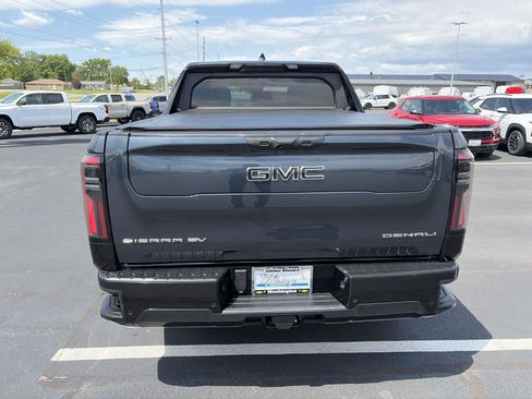 Used 2025 GMC Sierra EV Denali AWD/4WD image 4
