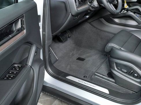 New 2026 Porsche Cayenne image 8