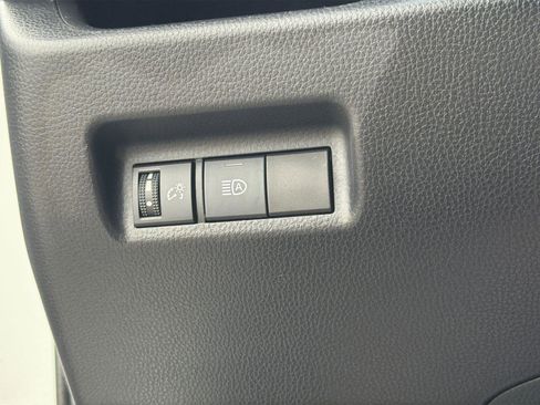 Used 2019 Toyota RAV4 LE image 32