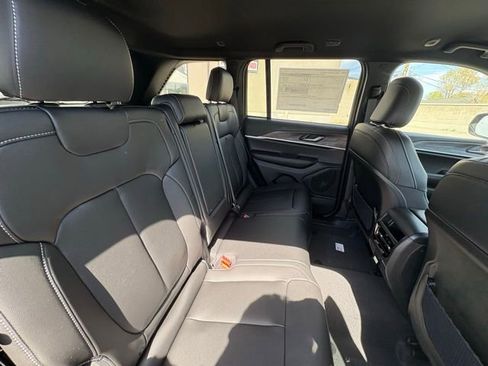 New 2025 Jeep Grand Cherokee Limited w/ Trailer Tow Package image 32