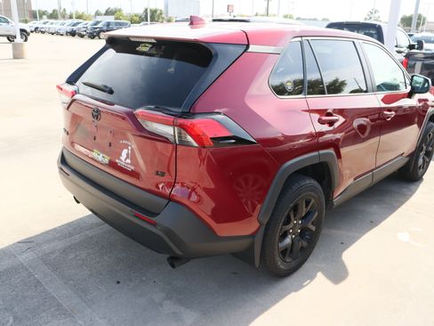 Used 2023 Toyota RAV4 LE image 9