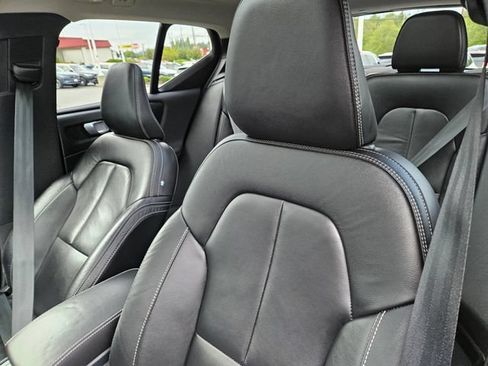 Certified 2024 Volvo XC40 B5 Plus w/ Protection Package Premier AWD/4WD image 18