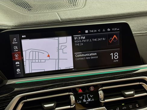 Used 2022 BMW X7 M50i w/ Luxury Seating Package AWD/4WD image 19