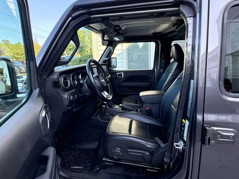 Used 2023 Jeep Wrangler Unlimited Sahara w/ Cold Weather Group AWD/4WD image 15