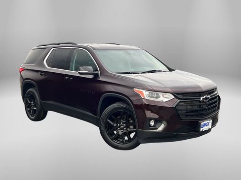 Used 2020 Chevrolet Traverse LT w/ LPO, Blackout Package FWD image 5