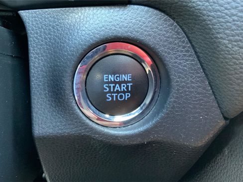 Used 2019 Toyota RAV4 XLE AWD/4WD image 33