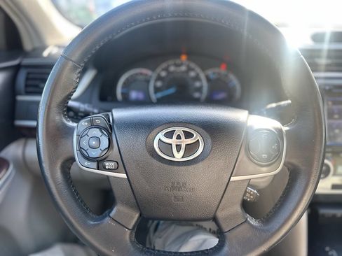 Used 2014 Toyota Camry XLE image 12