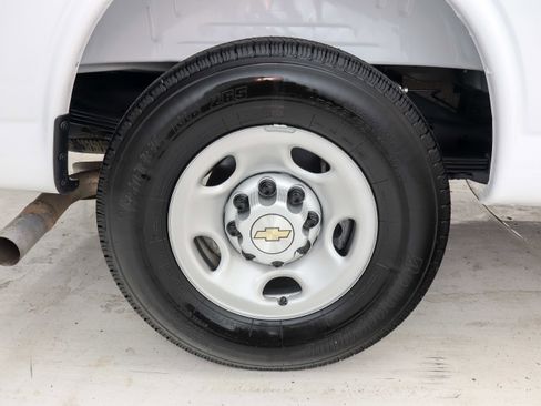 Used 2025 Chevrolet Express 3500 LS image 28