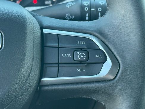 Used 2025 Jeep Compass Latitude image 24