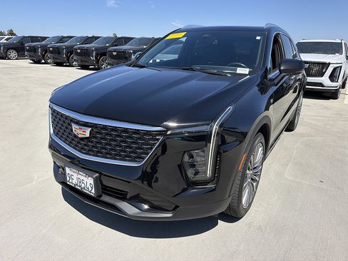 Used 2024 Cadillac XT4 Premium Luxury FWD image 2
