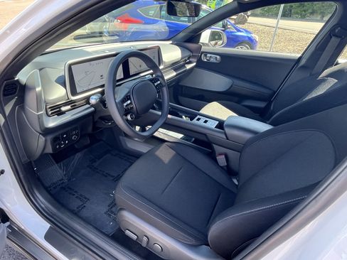 Certified 2025 Hyundai Ioniq 6 SE RWD image 9