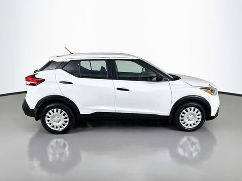 Used 2018 Nissan Kicks S FWD image 5