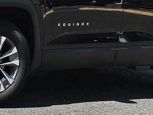 Used 2026 Chevrolet Equinox LT AWD/4WD image 25