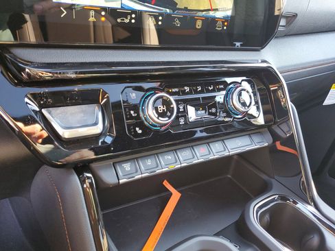 New 2025 GMC Sierra 2500 AT4 w/ AT4 Premium Plus Package image 19