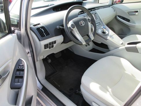 Used 2015 Toyota Prius Two image 12