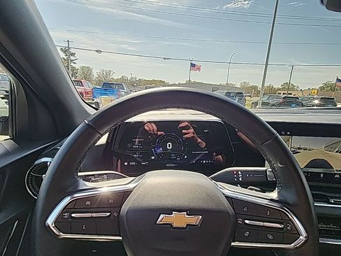 Used 2025 Chevrolet Equinox LT w/ Convenience Package II AWD/4WD image 17