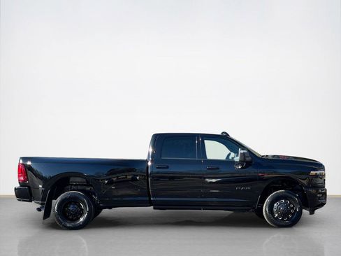 New 2026 RAM 3500 Laramie AWD/4WD image 9