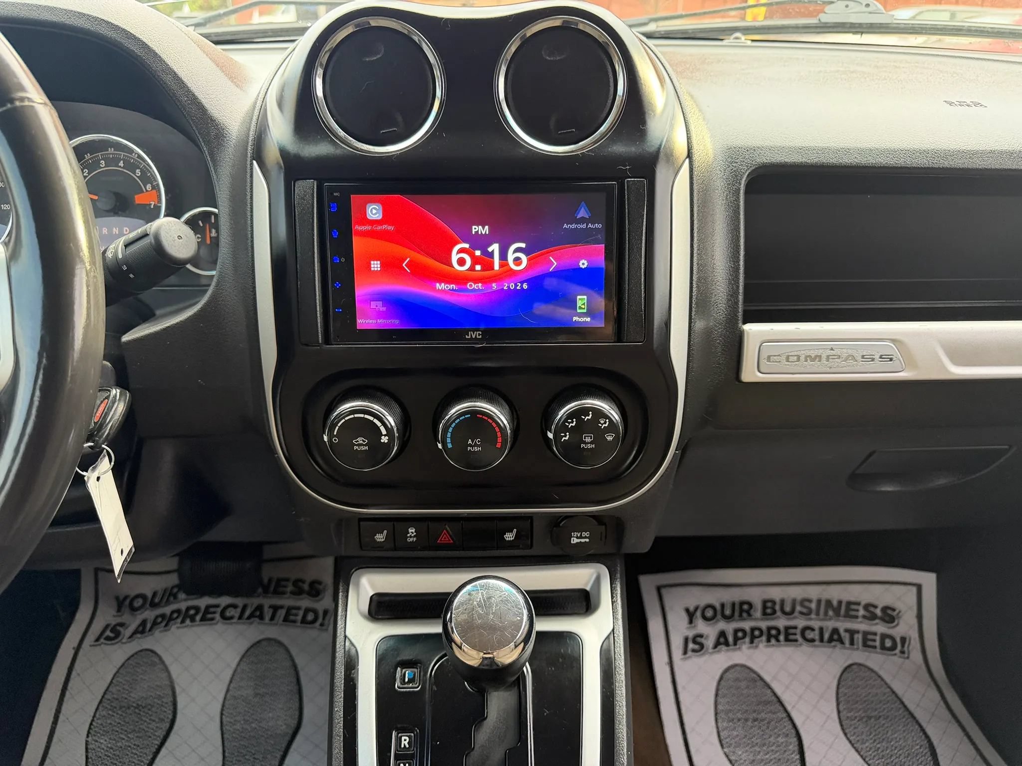 Used 2017 Jeep Compass Latitude FWD image 11