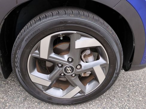 Certified 2023 Hyundai Venue Limited image 11