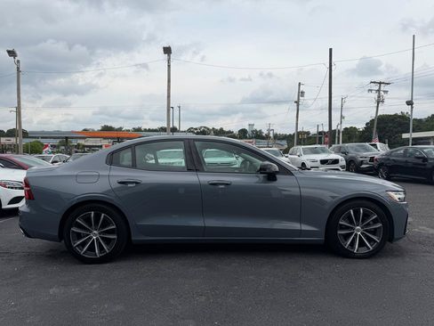 Used 2022 Volvo S60 B5 Momentum w/ Premium Package AWD/4WD image 4