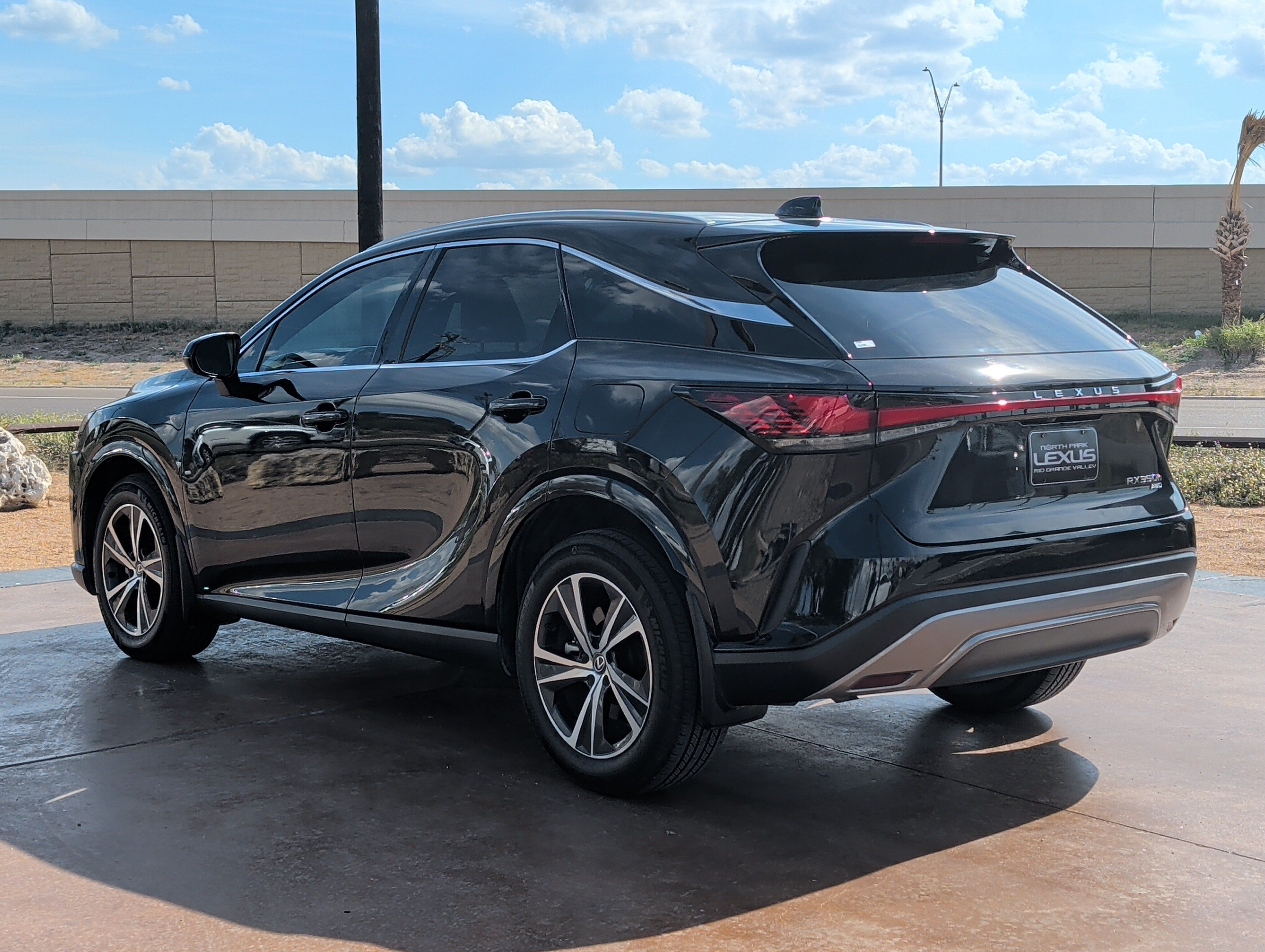 Used 2024 Lexus RX 350h w/ Accessory Package (Z1) AWD/4WD image 4