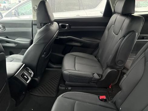 Certified 2025 Kia Sorento EX AWD/4WD image 3