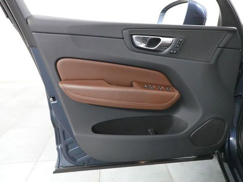 Used 2022 Volvo XC60 B5 Momentum image 24