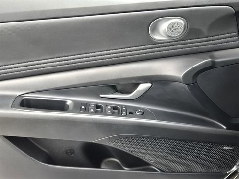 Certified 2023 Hyundai Elantra Limited image 29