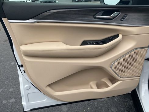 New 2026 Jeep Grand Cherokee Limited image 9