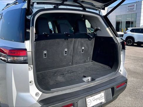 Certified 2025 Nissan Pathfinder SV image 31