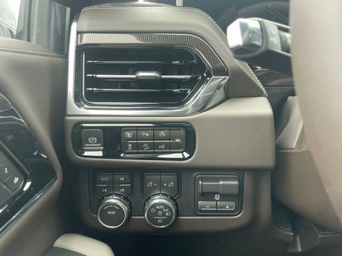 New 2026 GMC Yukon XL Elevation AWD/4WD image 13