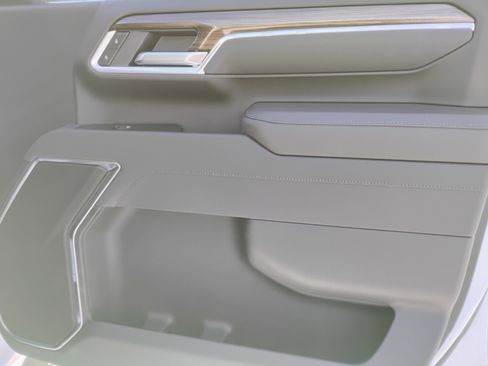 Used 2025 Chevrolet Silverado 2500 LT w/ Convenience Package image 19