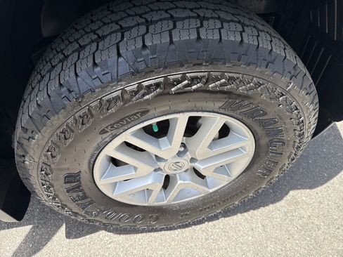 Used 2017 Nissan Frontier SV AWD/4WD image 9