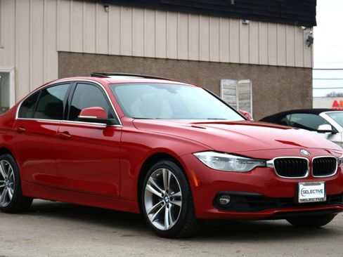 Used 2018 BMW 330i xDrive 330xi Sedan w/ Premium Package image 3