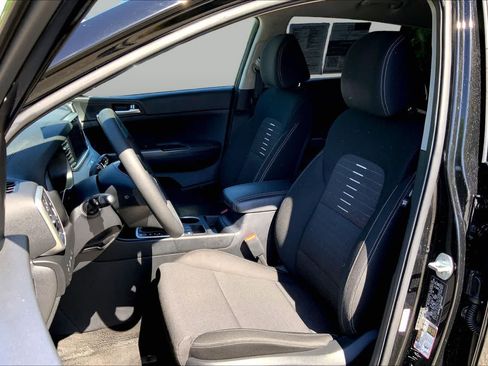 Used 2021 Kia Sportage LX w/ LX AWD Popular Package image 9