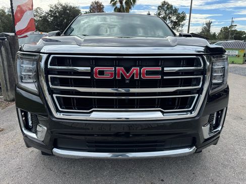 Used 2021 GMC Yukon SLT w/ SLT Premium Package image 2